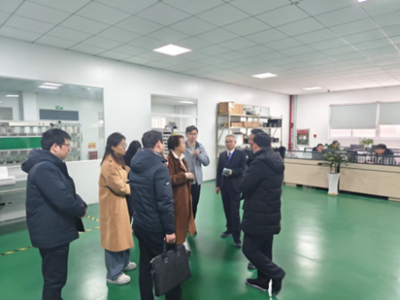 國(guó)網(wǎng)河南省電力公司計(jì)量中心領(lǐng)導(dǎo)蒞臨我司生產(chǎn)車(chē)間參觀(guān)考察